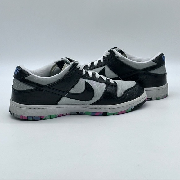 Nike Dunk Low Sneakers. Size 9.5 - Picture 8 of 9